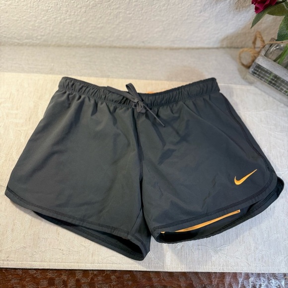 Nike Dri-Fit Women’s Gray Orange Shorts With Bike Shorts Underneath Size S - Picture 1 of 7